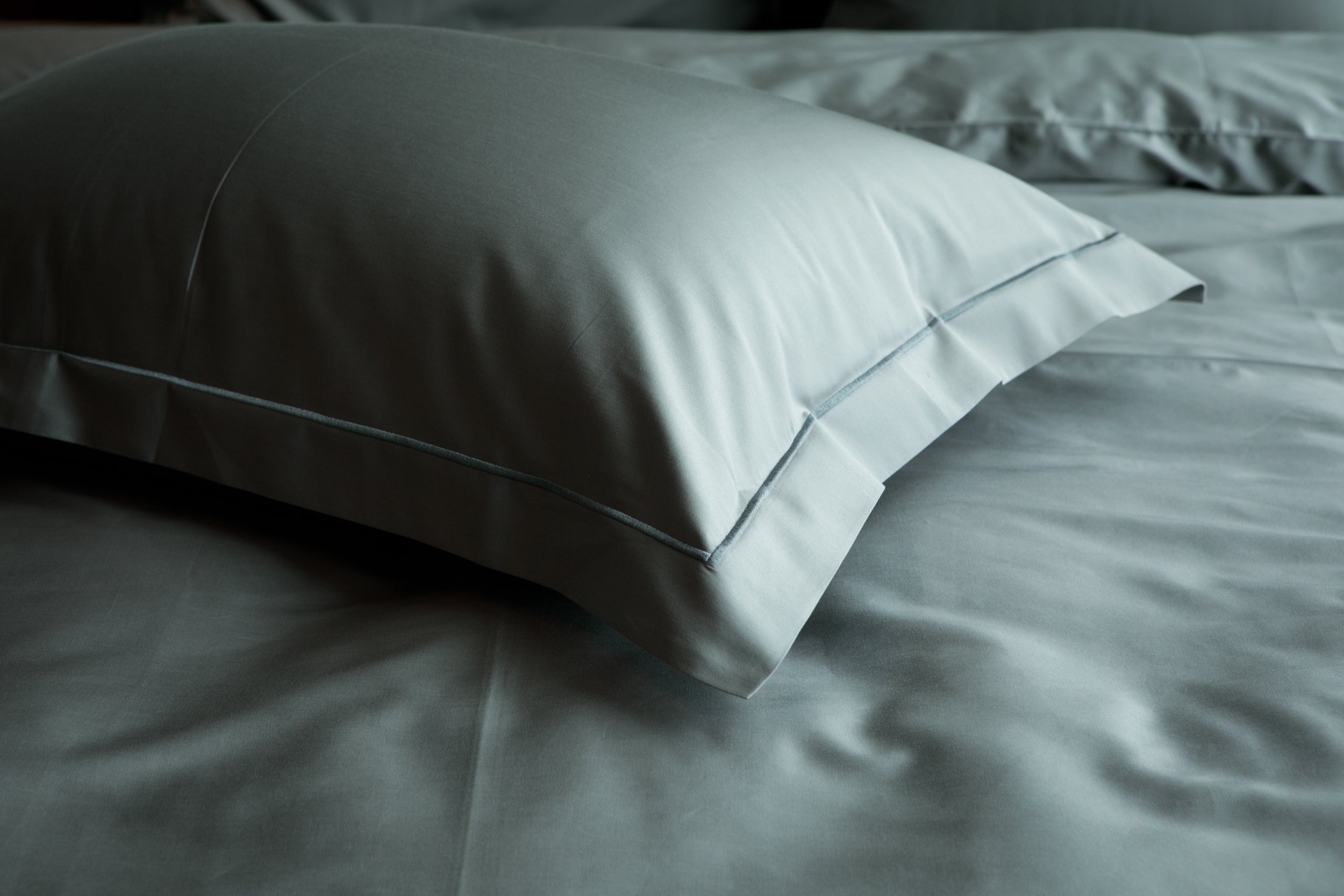 Kissenbezüge Uni Farbe mit Ziernaht 100% mercerisierte Baumwolle Satin 300 TC bügelleicht