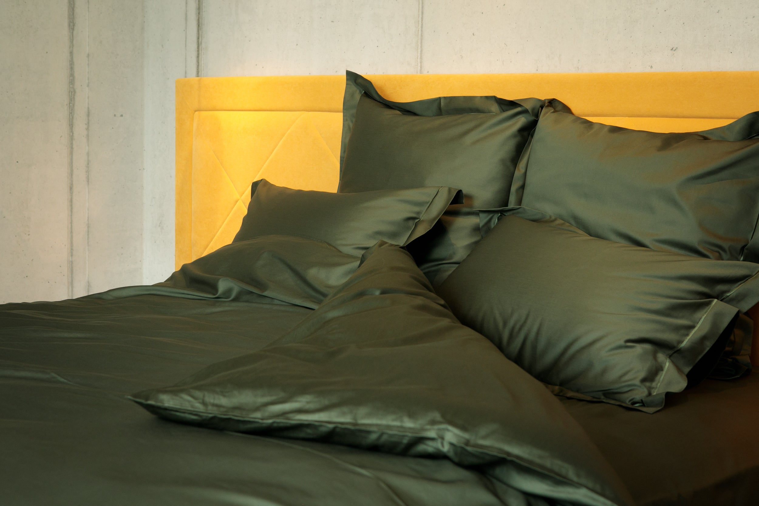 Bettwäsche Set Uni Forest mit Ziernaht 100% mercerisierte Baumwolle Satin 300 TC bügelleicht