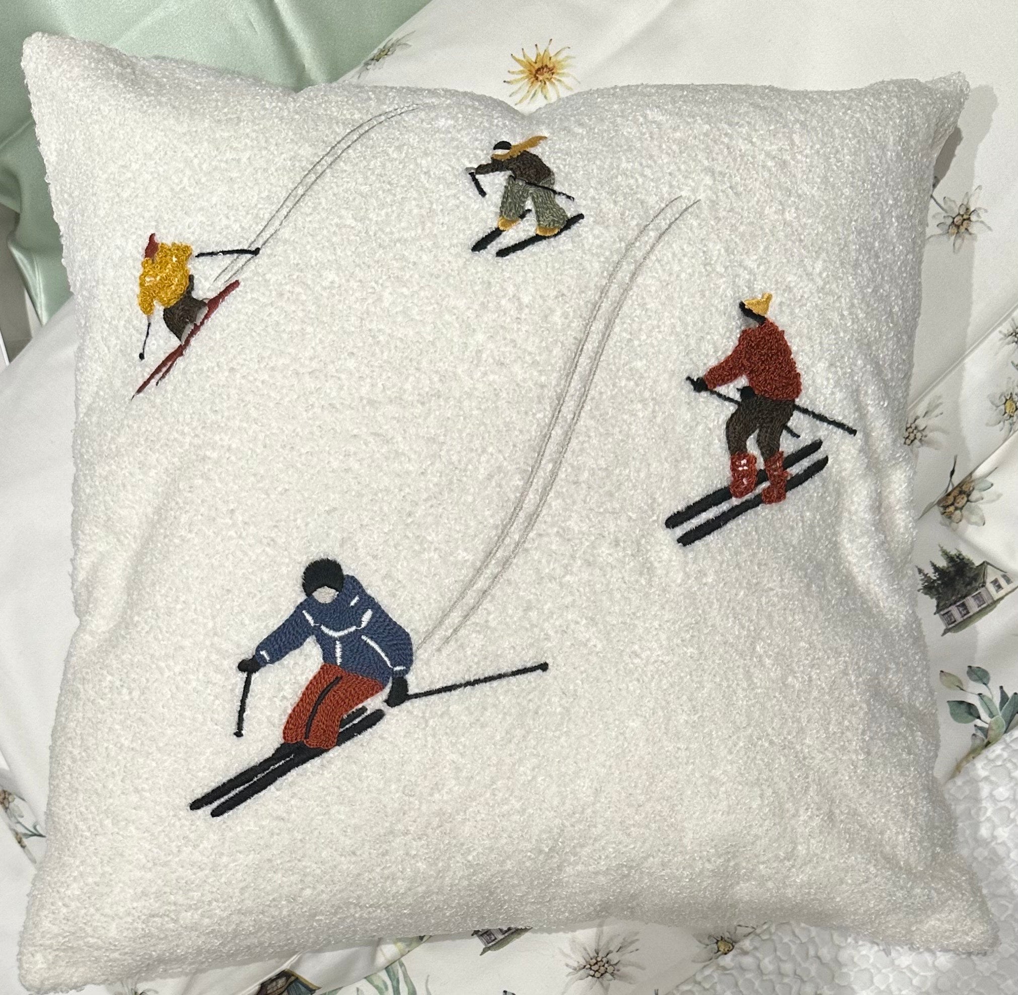 <transcy>Decorative pillow Mandala gold with filling and hidden zipper</transcy>