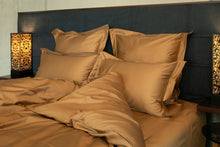 Lade das Bild in den Galerie-Viewer, Bettwäsche Set Uni Cinnamon mit Ziernaht 100% mercerisierte Baumwolle Satin 300 TC bügelleicht
