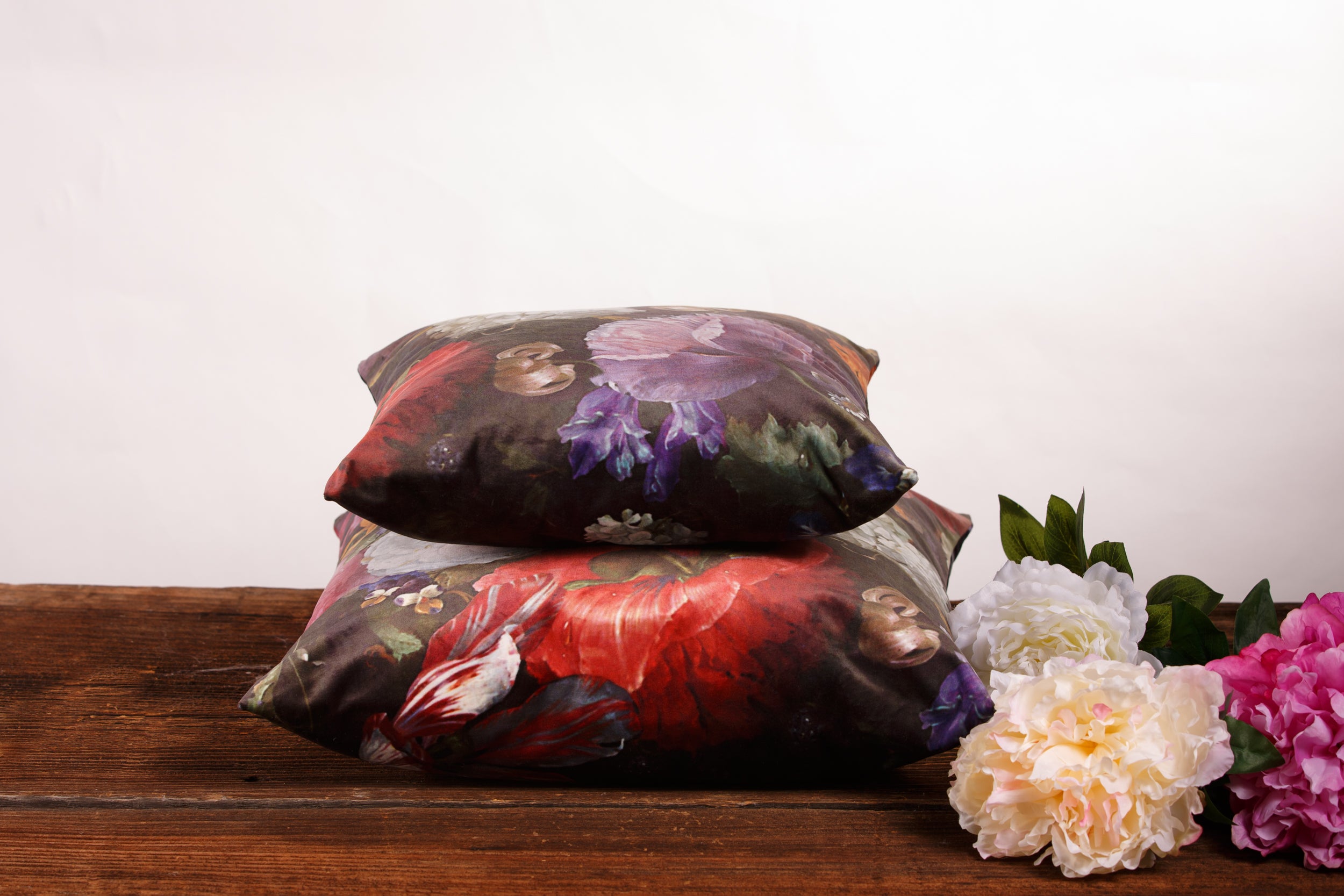 Zierkissen Samt Flowergarden mit Füllung und verstecktem Reißverschluss