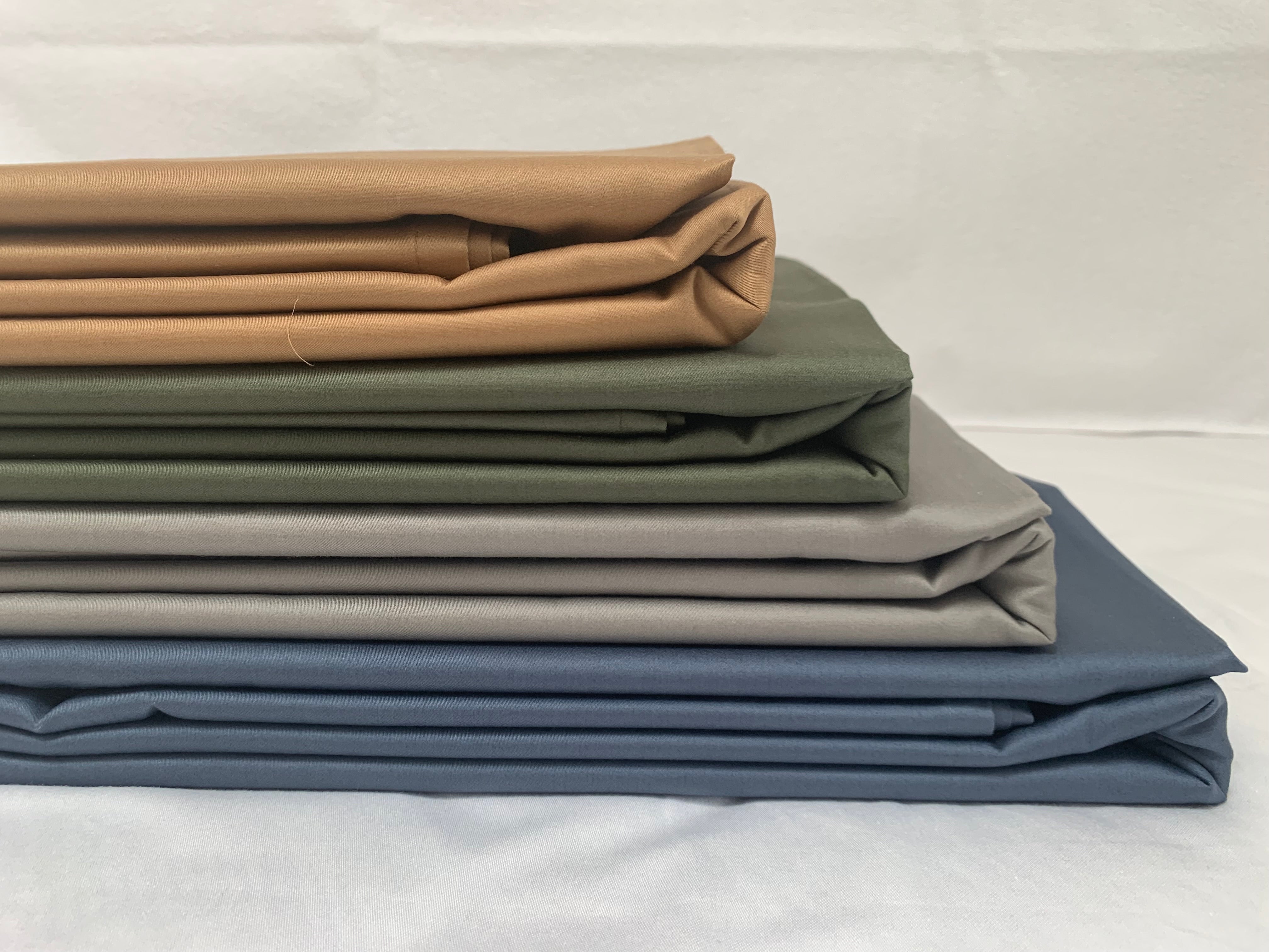 <transcy>Satin bed sheet 100% mercerized cotton satin 300 TC uni color</transcy>