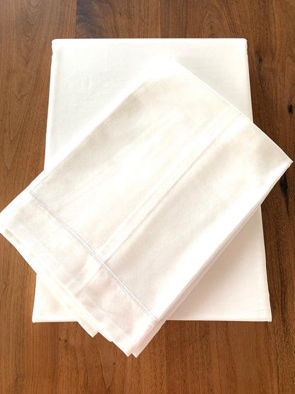 <transcy>Bundle - 2 satin bedding sets + satin sheets</transcy>