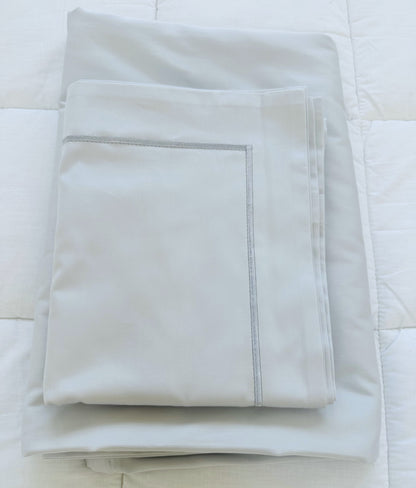 Bettwäsche Set Uni Silver mit Ziernaht 100% mercerisierte Baumwolle Satin 300 TC bügelleicht