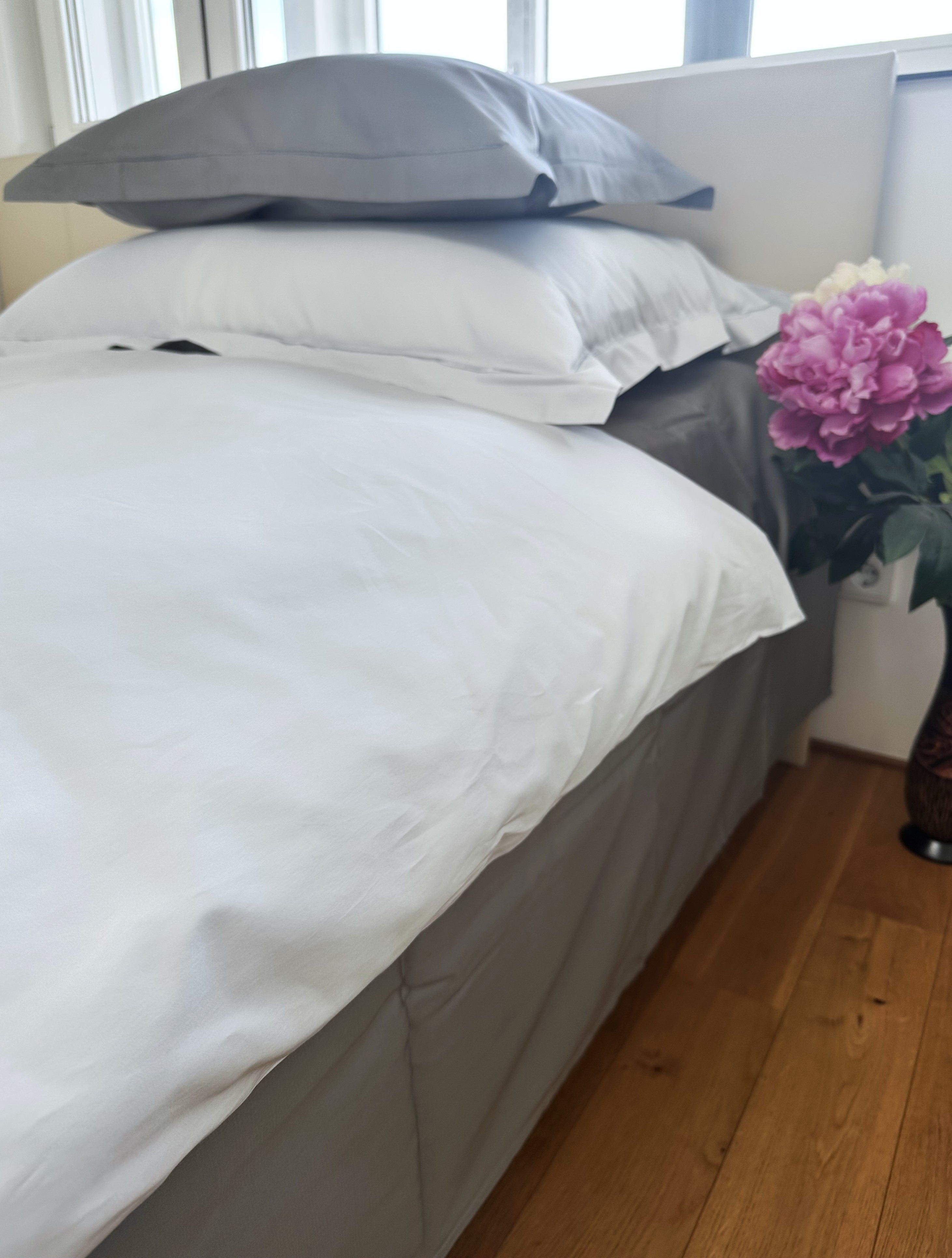 Bettwäsche Set Uni Silver mit Ziernaht 100% mercerisierte Baumwolle Satin 300 TC bügelleicht