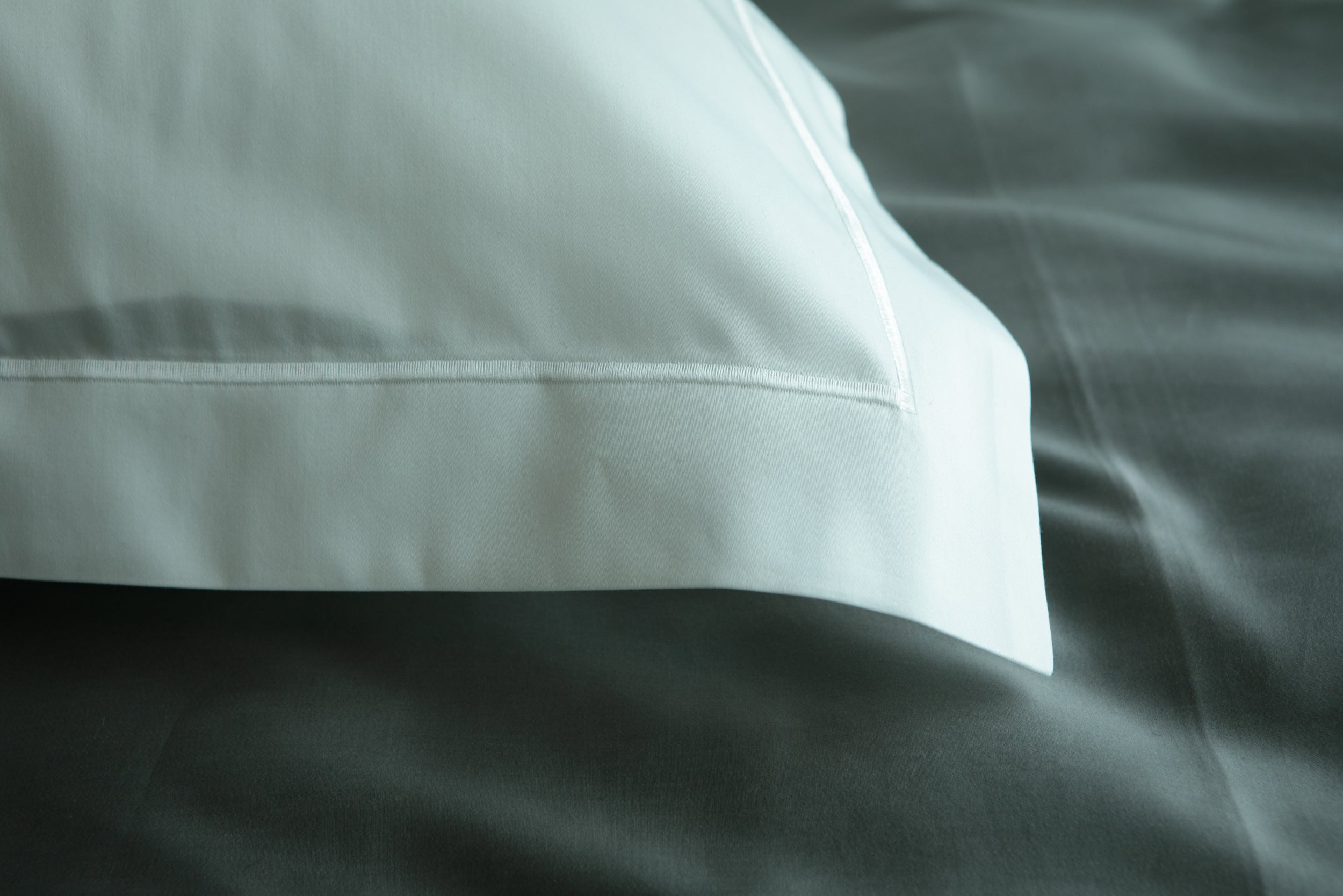 Kissenbezüge Uni Farbe mit Ziernaht 100% mercerisierte Baumwolle Satin 300 TC bügelleicht