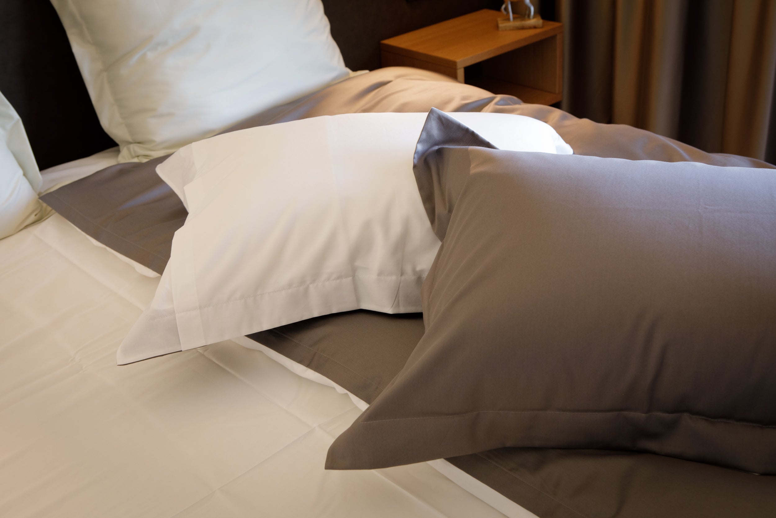 Kissenbezüge Set Twist grey&white 100% mercerisierte Baumwolle Satin 300 TC bügelleicht